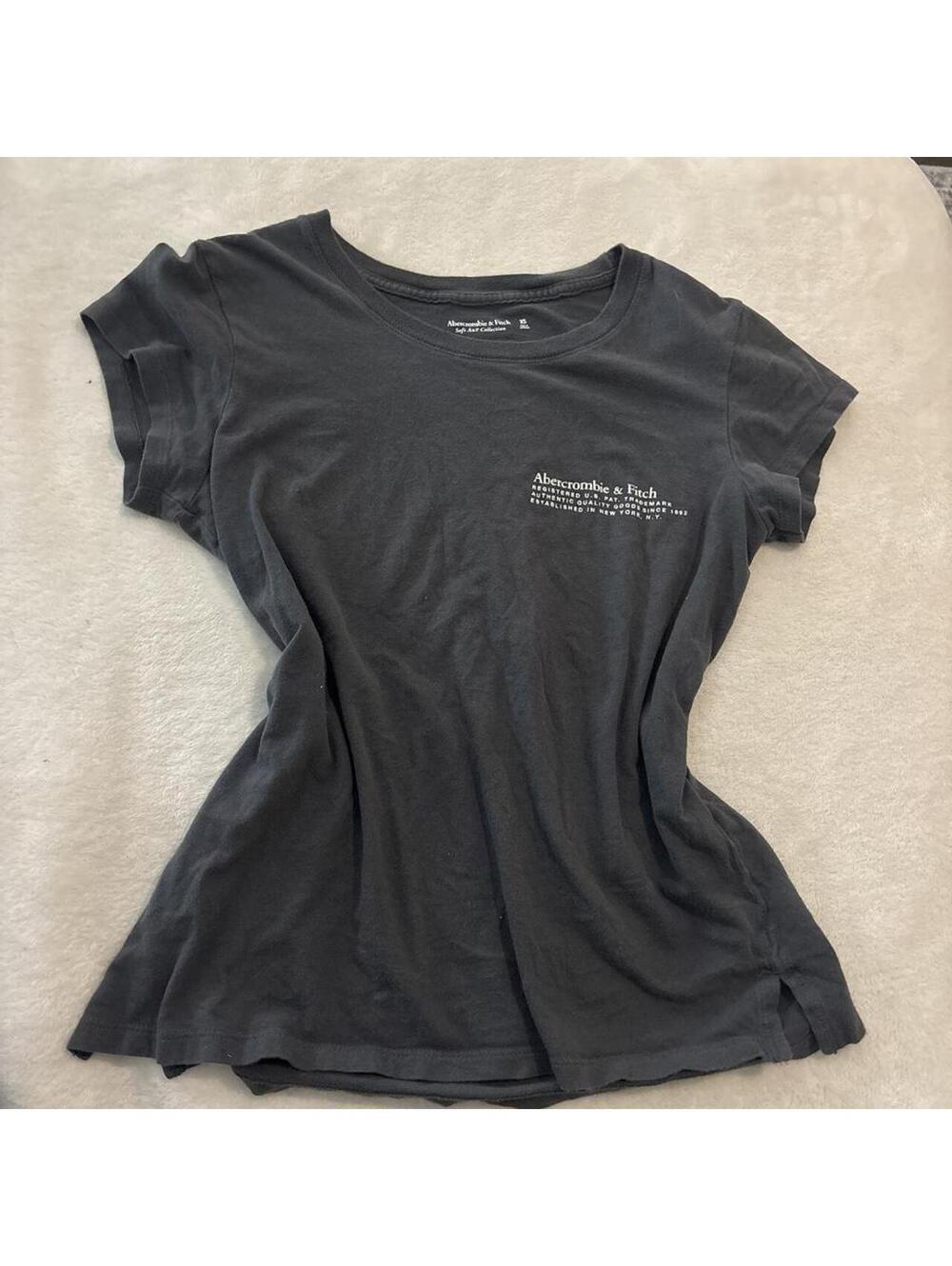Abercrombie Fitch Women's Grey and Black Tshirt